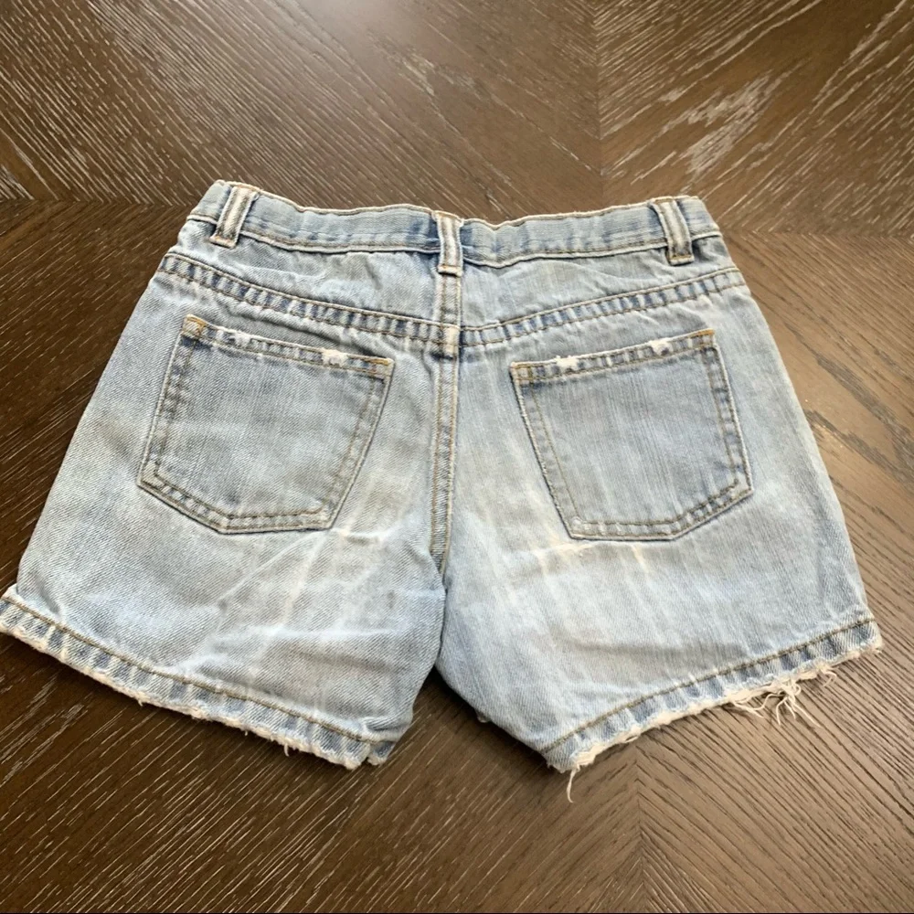 Old Navy light blue distressed denim shorts Size 7